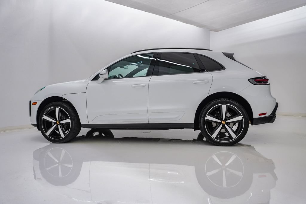 Certified 2026 Porsche Macan AWD/4WD image 2