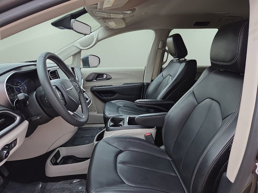 Used 2023 Chrysler Pacifica Touring-L FWD image 24