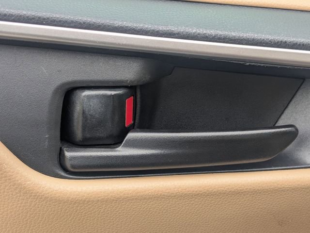 Used 2019 Toyota RAV4 LE FWD image 13