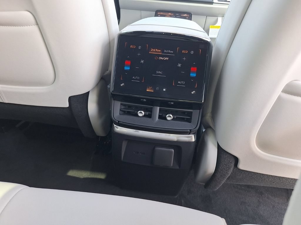 New 2027 Cadillac Vistiq Sport w/ LPO, Floor Liner Package AWD/4WD image 32