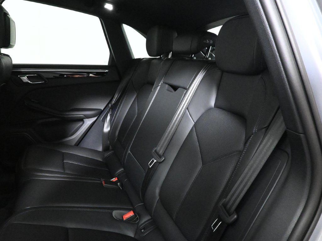 Used 2025 Porsche Macan Turbo AWD/4WD image 38