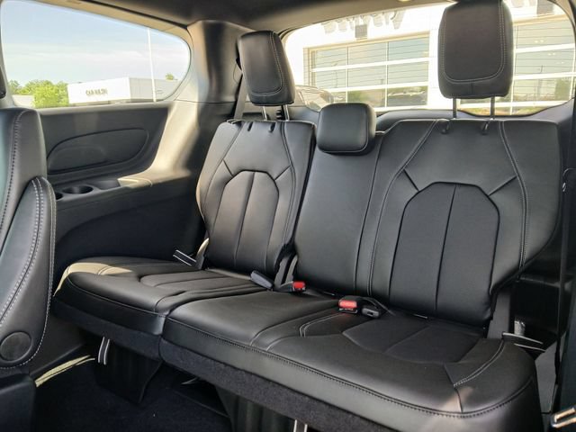 New 2027 Chrysler Pacifica Select FWD image 14