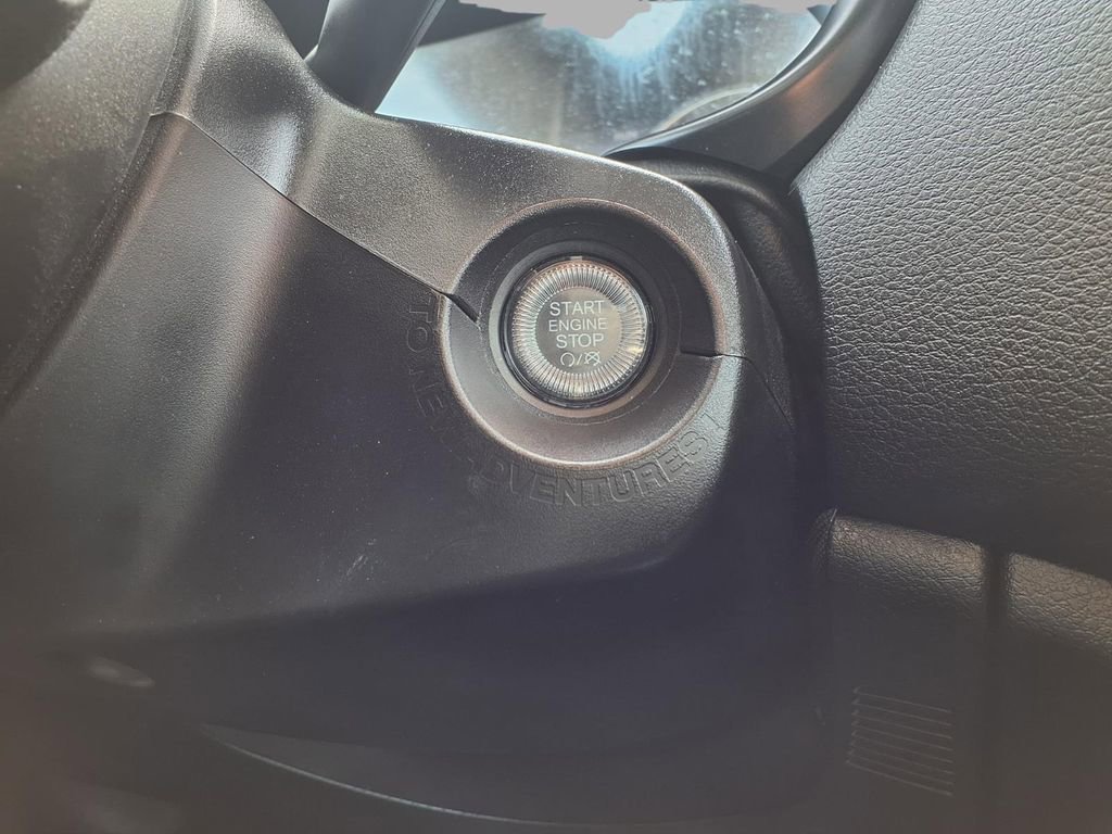 Used 2023 Jeep Renegade Latitude image 9