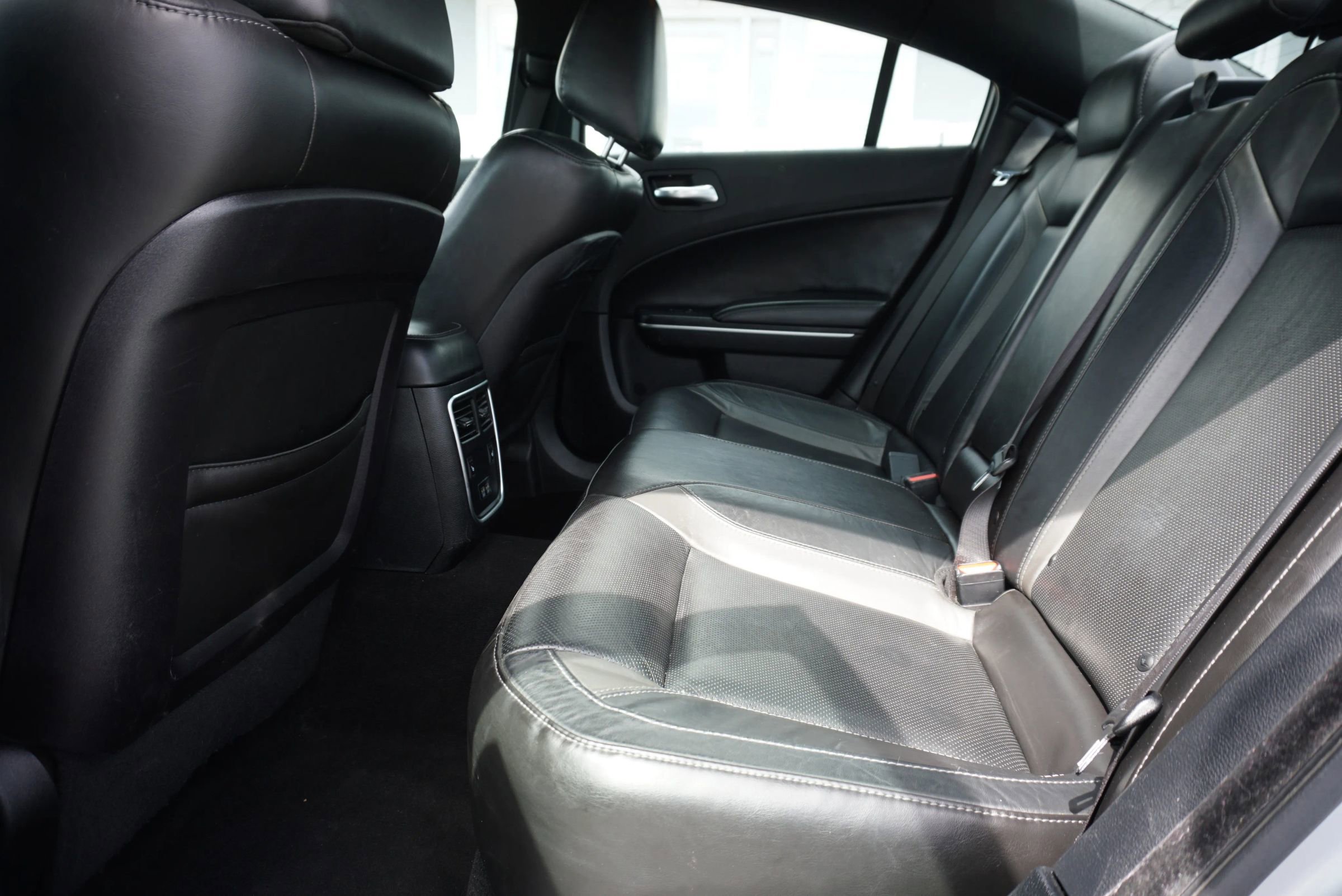Used 2020 Dodge Charger SXT w/ Leather Interior Group RWD image 15