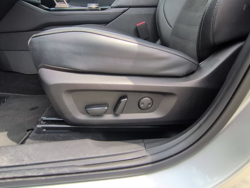 Used 2025 Mitsubishi Outlander SE FWD image 14