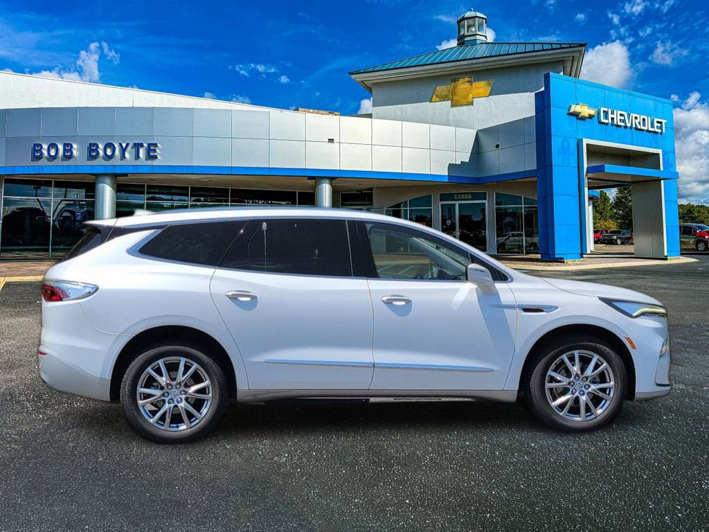 Used 2023 Buick Enclave Essence w/ Experience Buick Package image 2