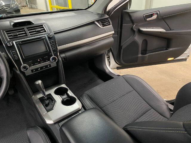 Used 2013 Toyota Camry XLE image 16