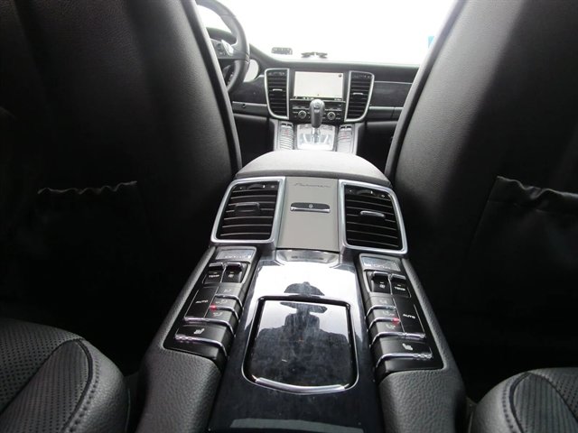 Used 2014 Porsche Panamera S image 22