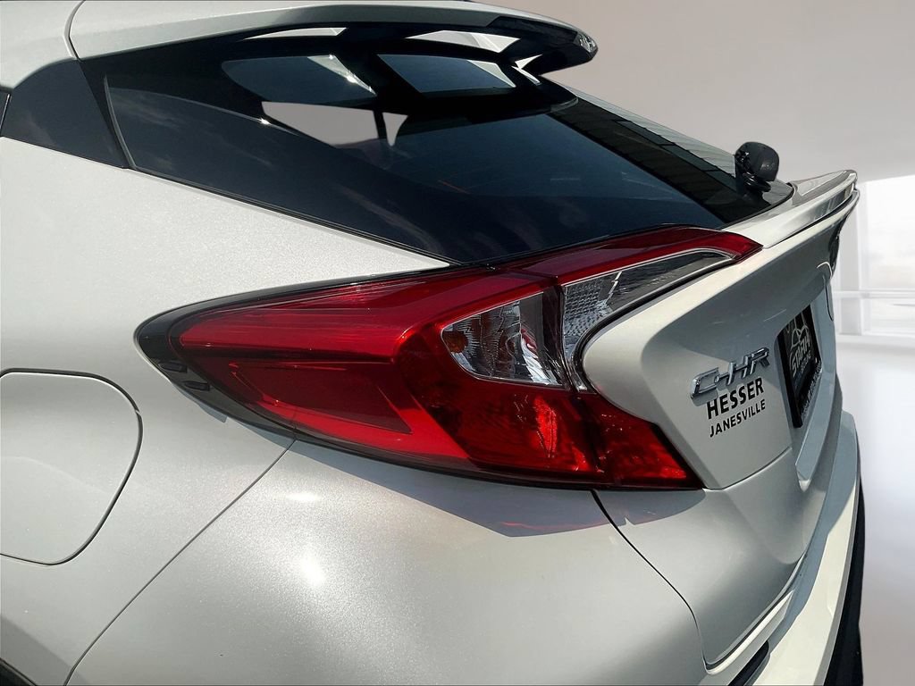 Used 2018 Toyota C-HR XLE FWD image 22