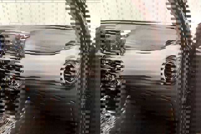 Used 2021 Hyundai Kona SE image 17