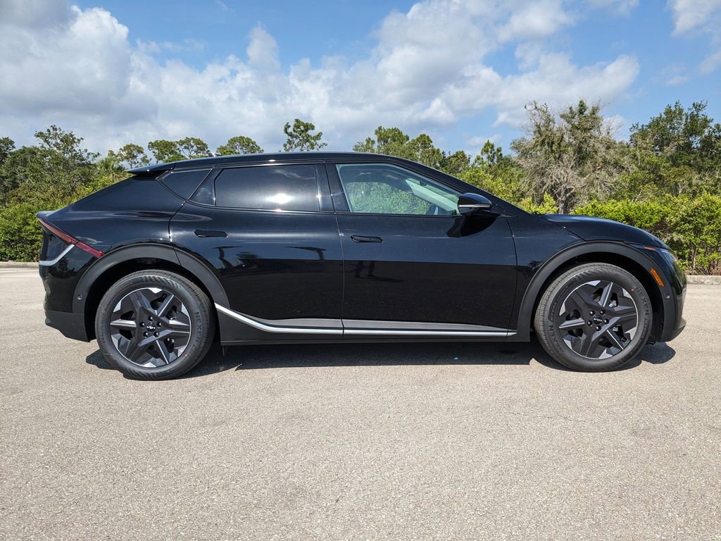 New 2025 Kia EV6 Light w/ Light LR Technology Package RWD image 4