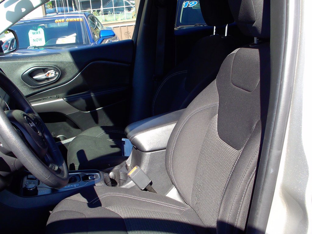 Used 2019 Jeep Cherokee Latitude w/ Popular Appearance Group AWD/4WD image 7