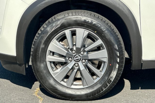 Used 2024 Nissan Pathfinder SV FWD image 30