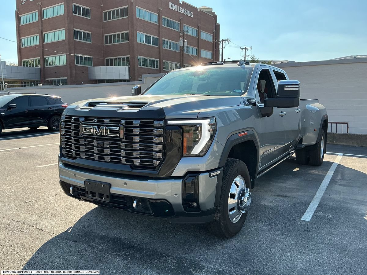Used 2025 GMC Sierra 3500 Denali Ultimate AWD/4WD image 4