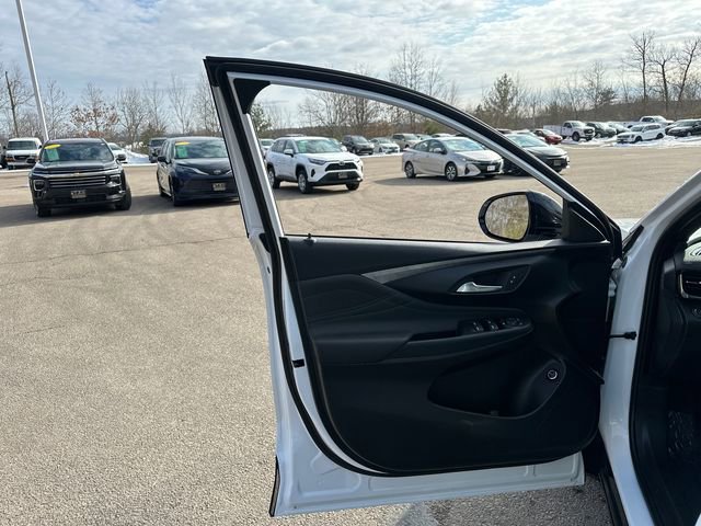 Used 2025 Buick Envista Sport Touring w/ Convenience II Package image 22
