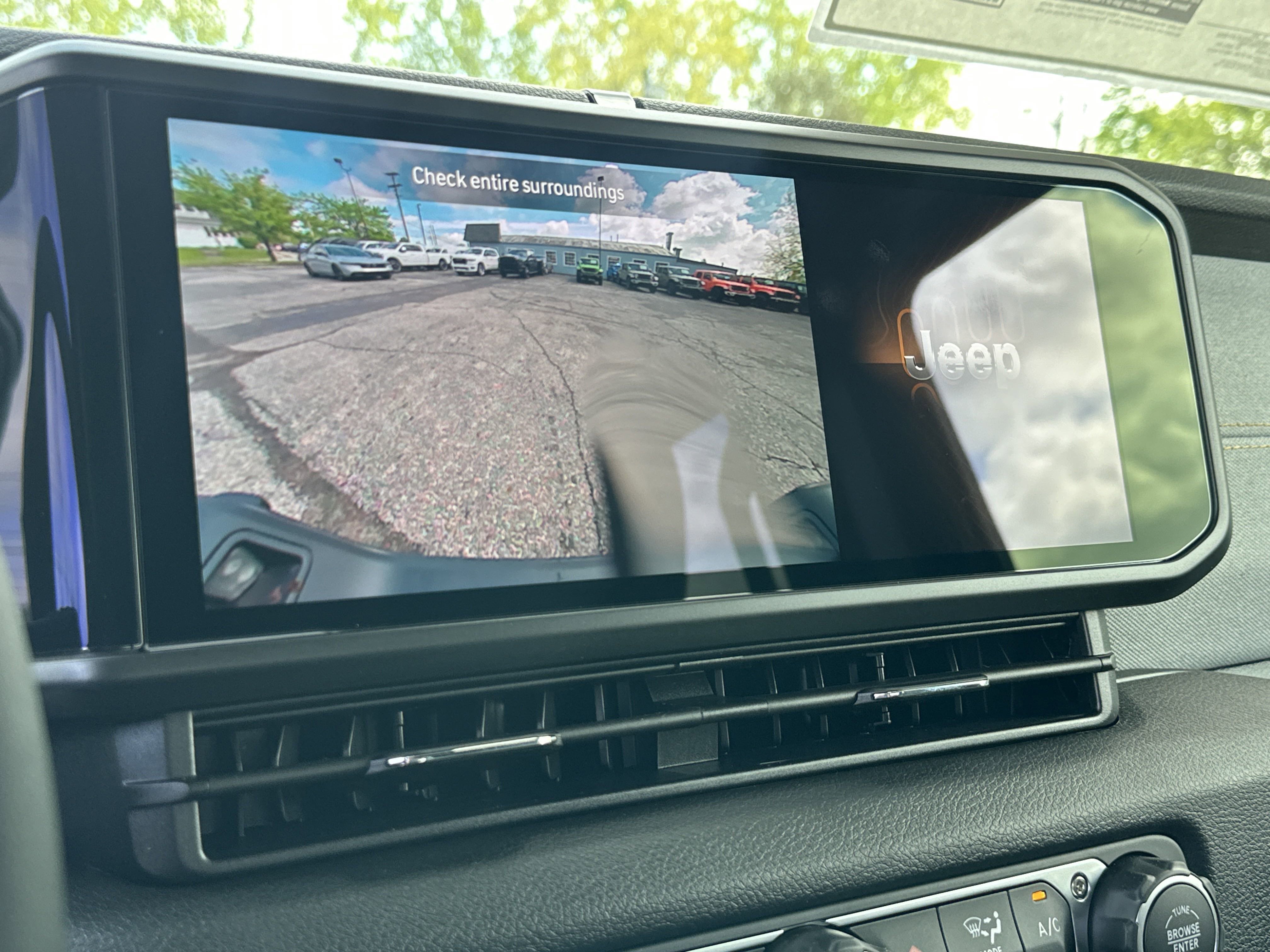 New 2025 Jeep Gladiator Sport image 8