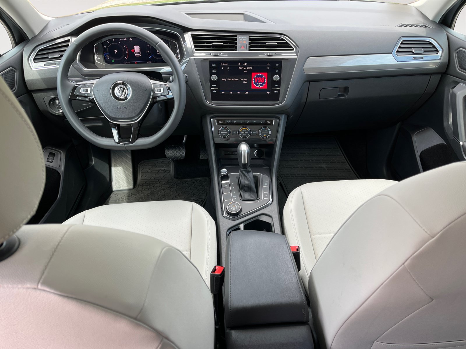 Certified 2020 Volkswagen Tiguan SEL w/ Tiguan Two-Row MDO Package AWD/4WD image 11