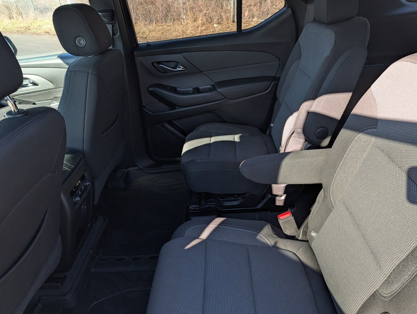 Used 2022 Chevrolet Traverse LT image 22