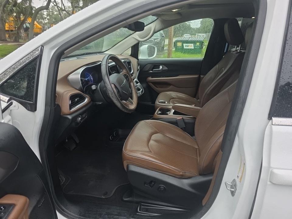Used 2018 Chrysler Pacifica Limited w/ Advanced Safetytec Group FWD image 6