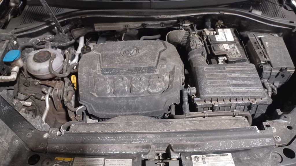 Used 2018 Volkswagen Tiguan SE w/ Panoramic Sunroof Package image 10