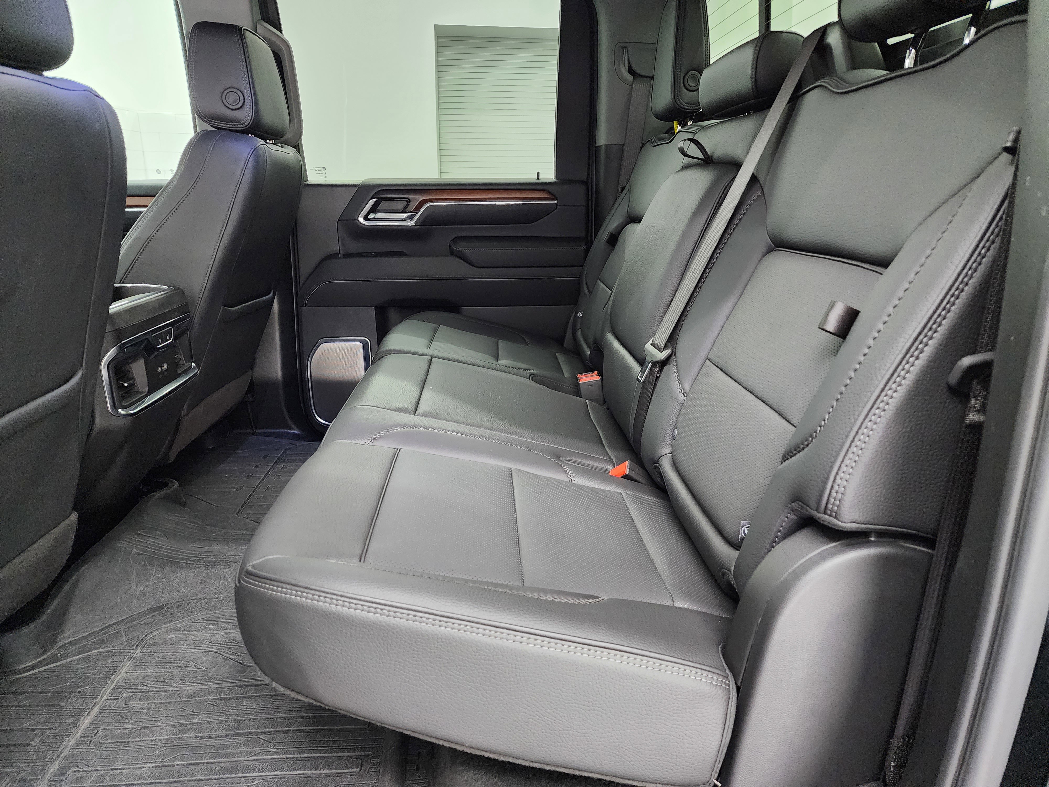 Used 2024 GMC Sierra 2500 Denali w/ Denali Reserve Package image 9