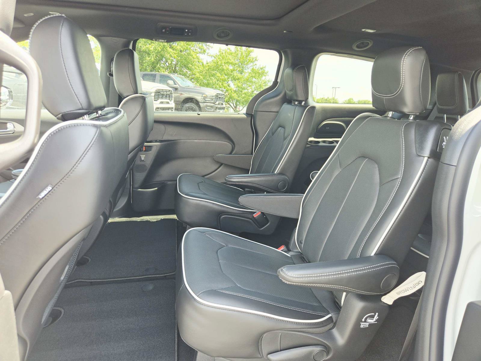 New 2027 Chrysler Pacifica Limited FWD image 14