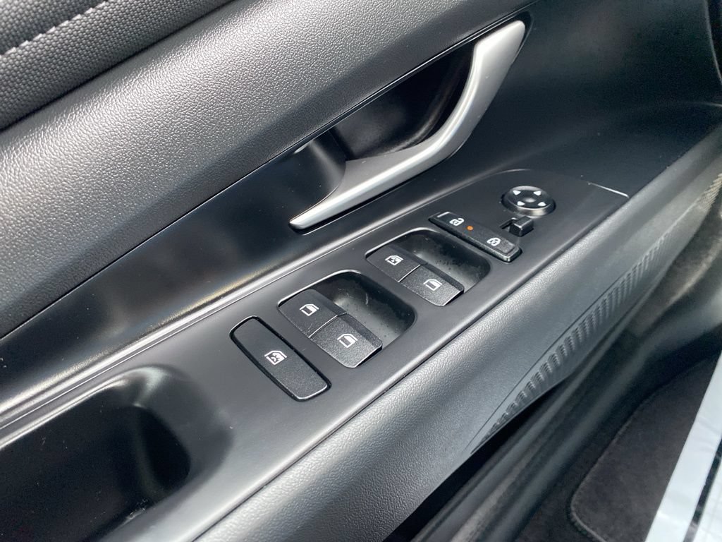 New 2025 Hyundai Elantra SEL FWD image 23