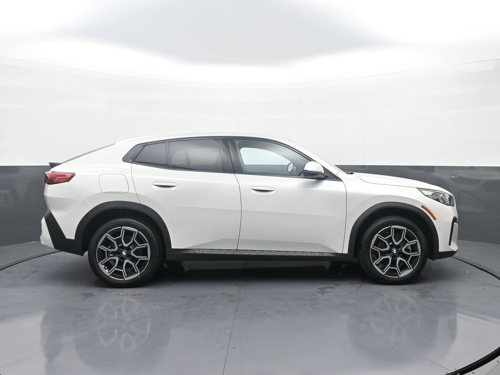 New 2026 BMW X2 xDrive28i w/ Technology Package AWD/4WD image 8
