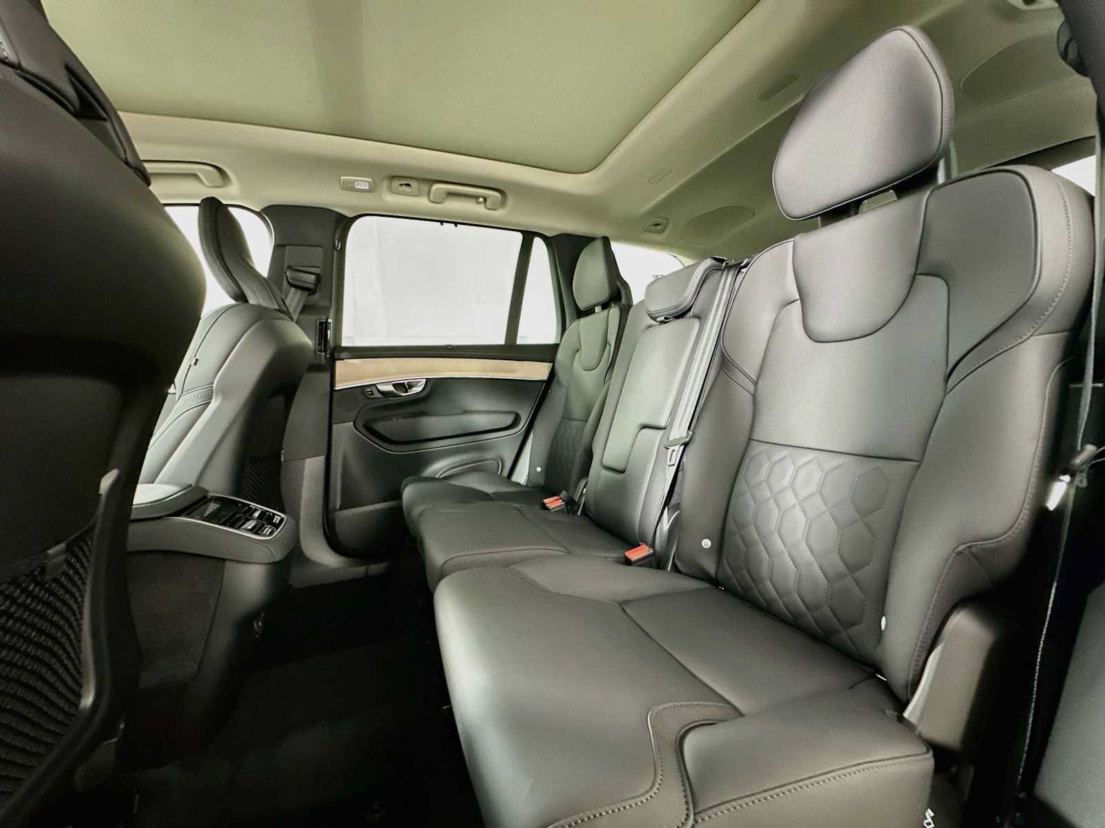 New 2027 Volvo XC90 B5 Plus AWD/4WD image 22