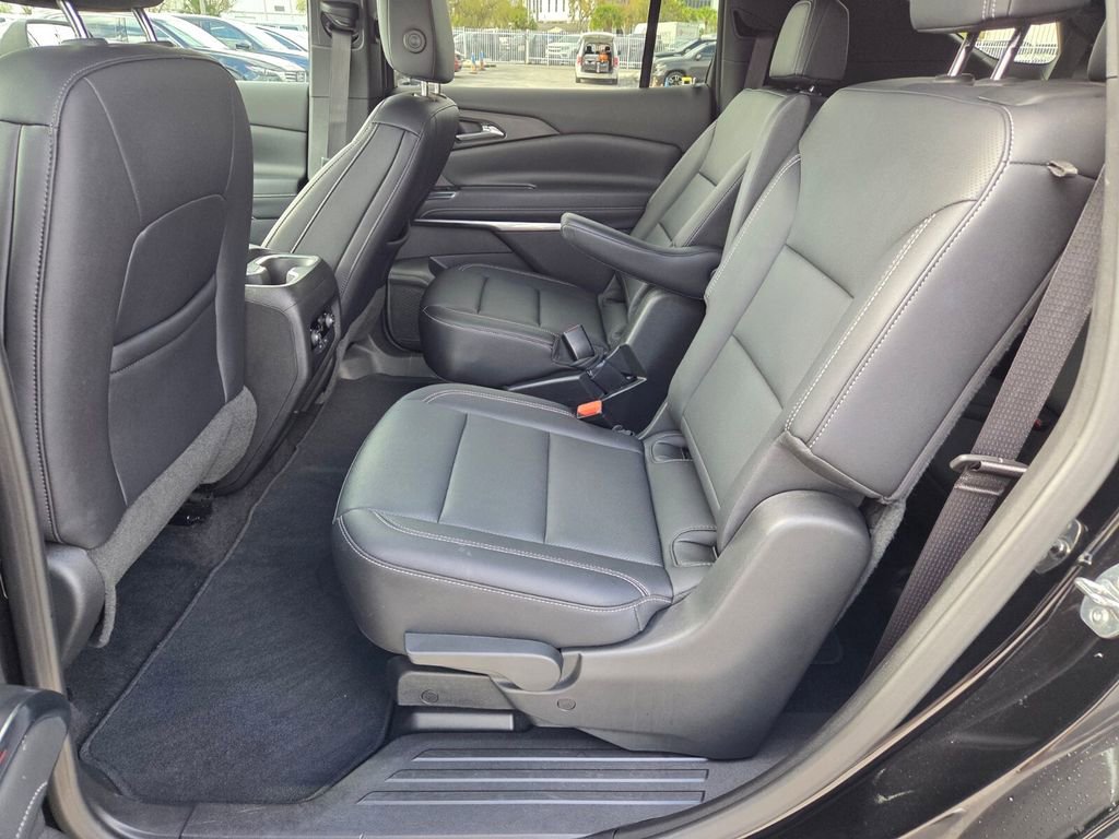 Certified 2025 Chevrolet Traverse LT FWD image 7