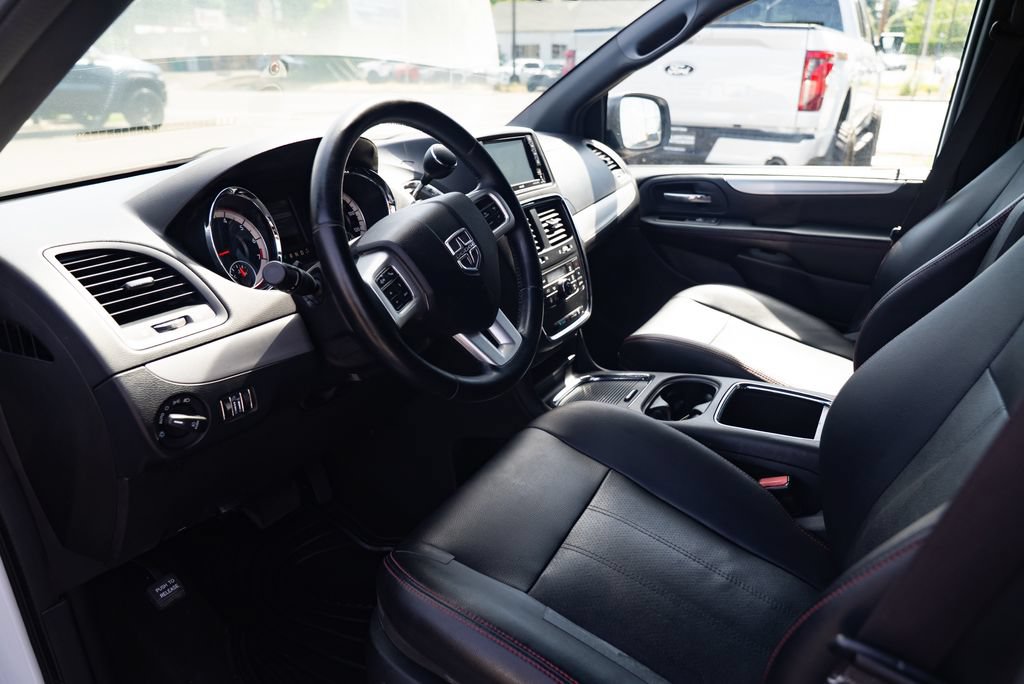 Used 2017 Dodge Grand Caravan GT FWD image 18