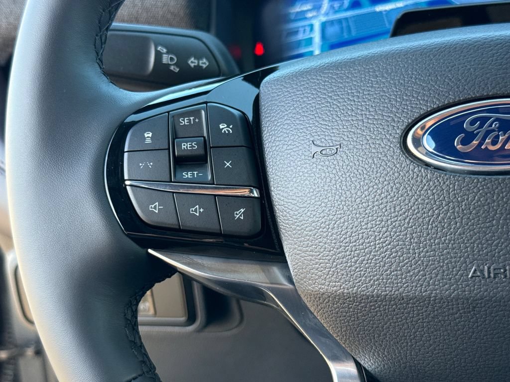 Used 2026 Ford Explorer Platinum RWD image 16