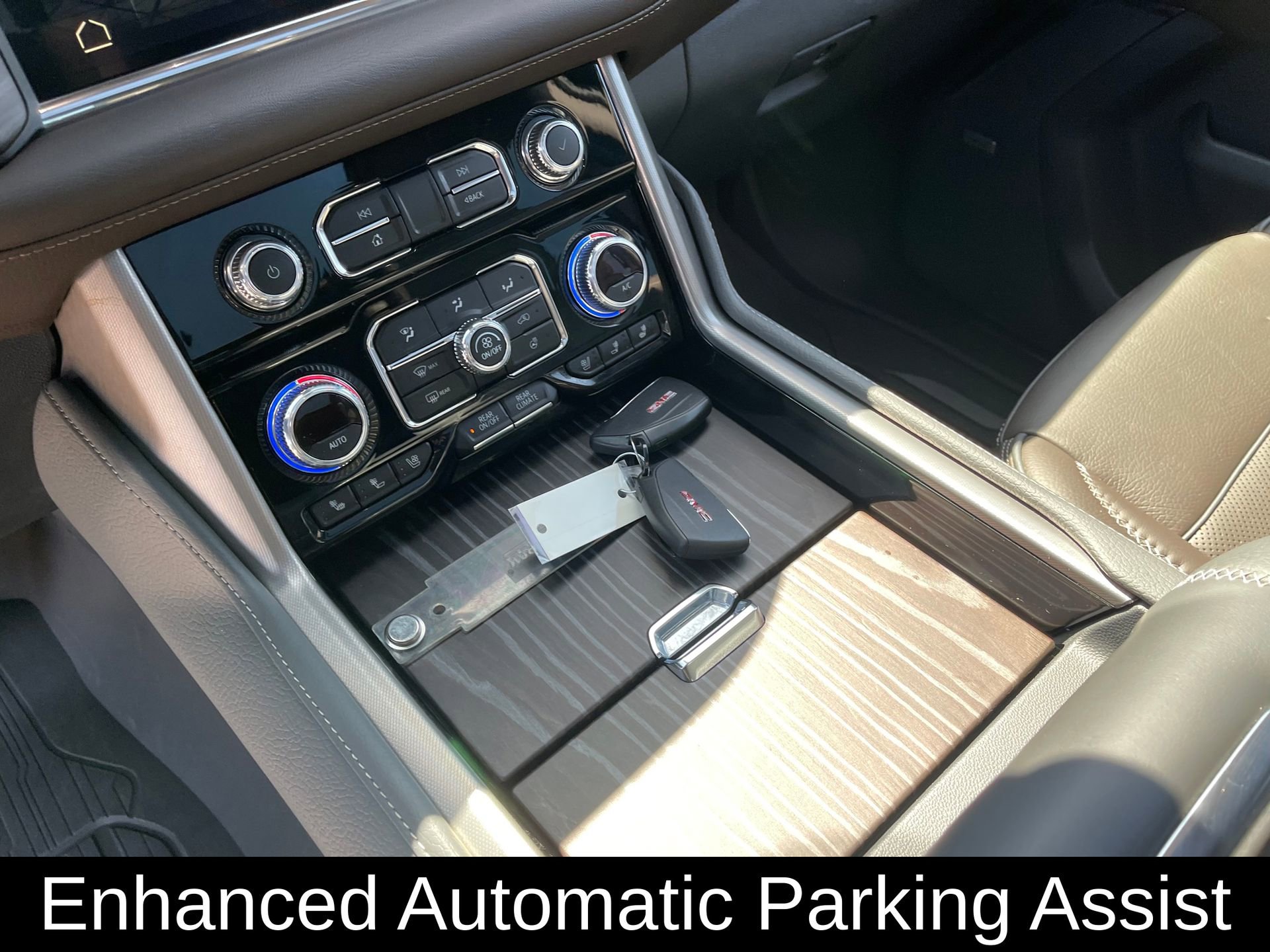 Used 2023 GMC Yukon Denali w/ Denali Reserve Package image 18