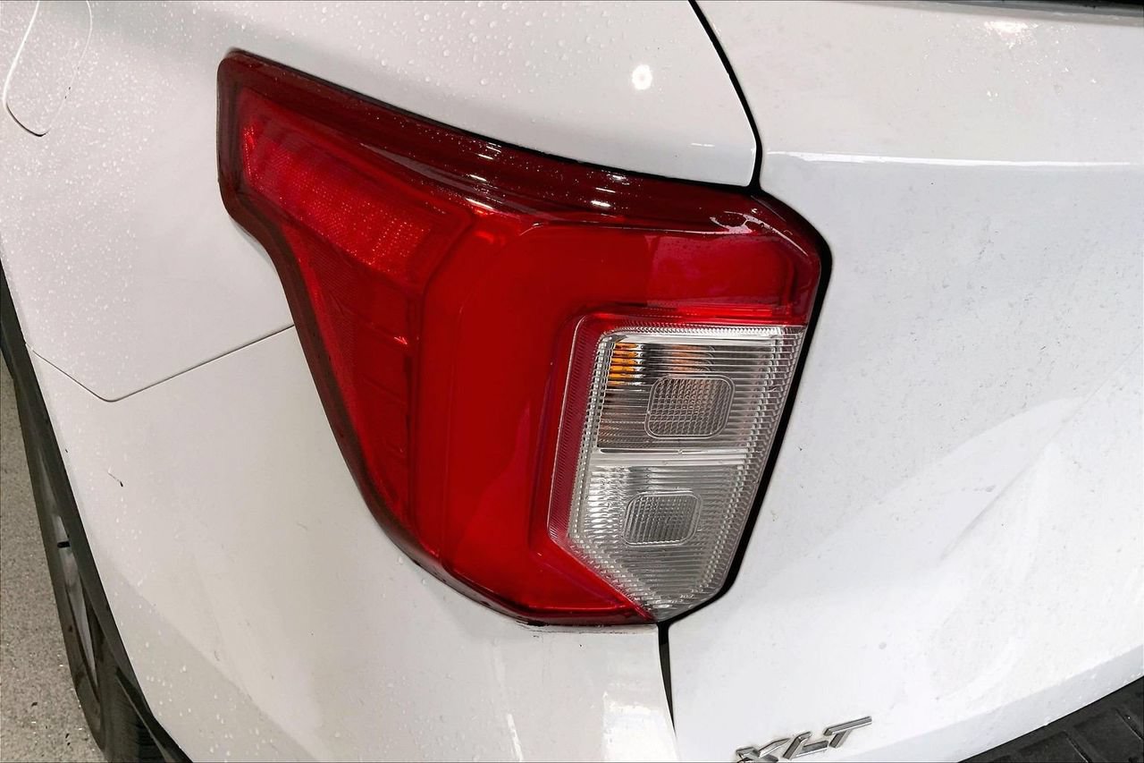 Used 2020 Ford Explorer XLT w/ Equipment Group 202A RWD image 13