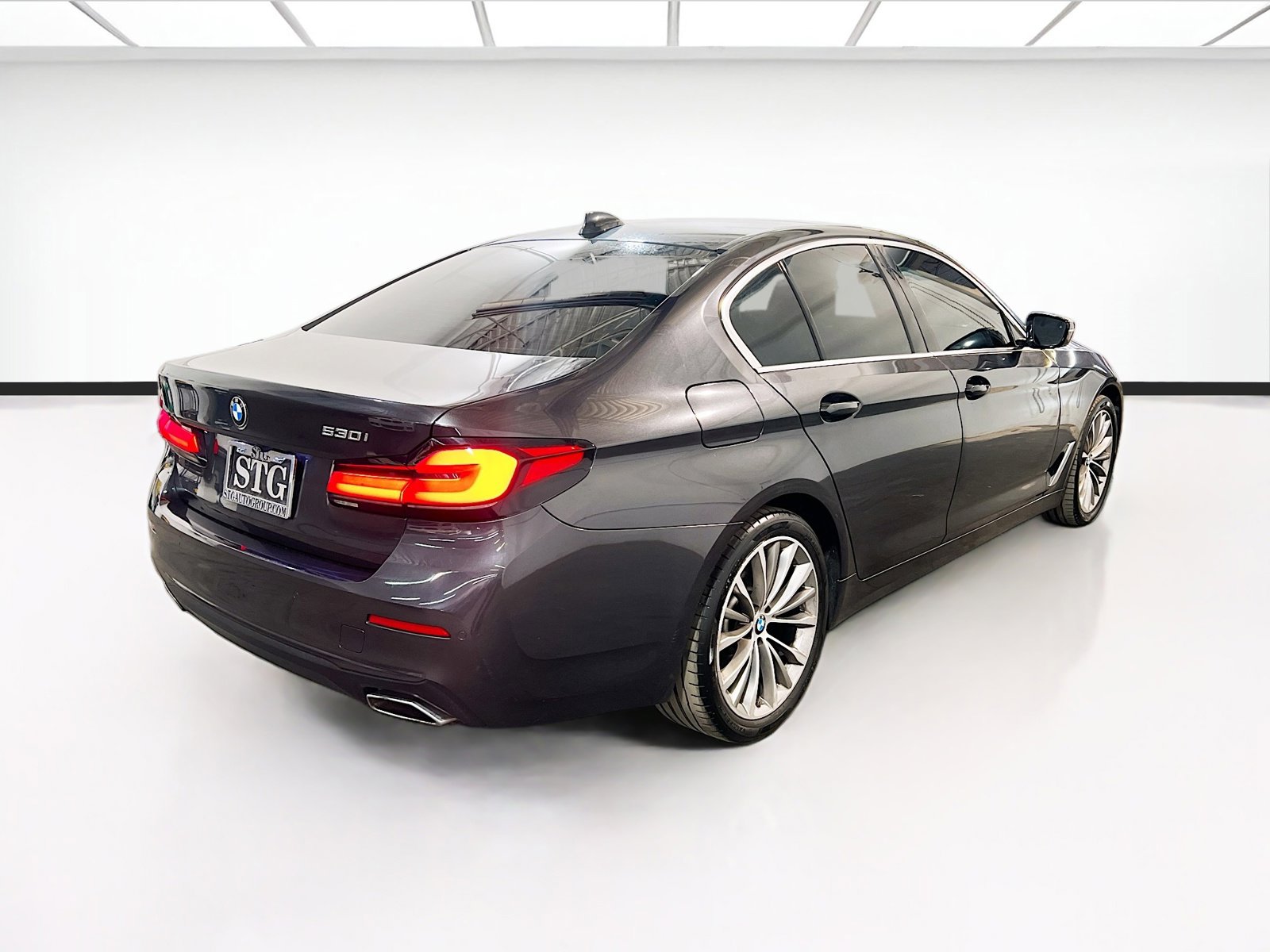 Used 2022 BMW 530i w/ Convenience Package image 4