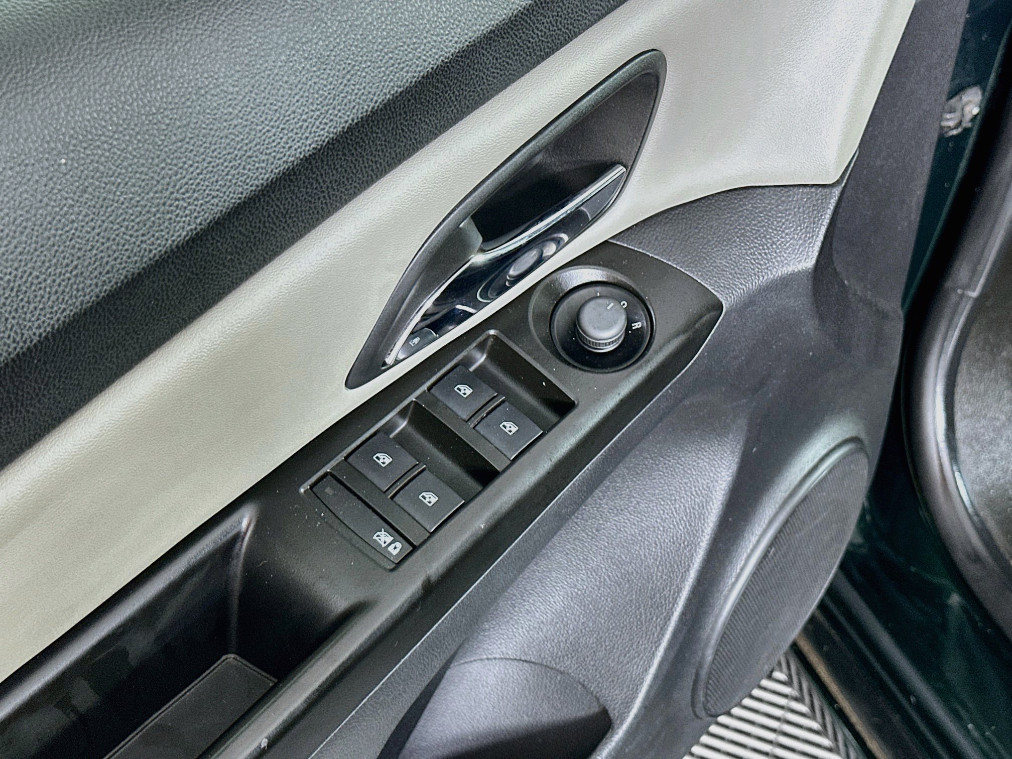 Used 2014 Chevrolet Cruze LS FWD image 15