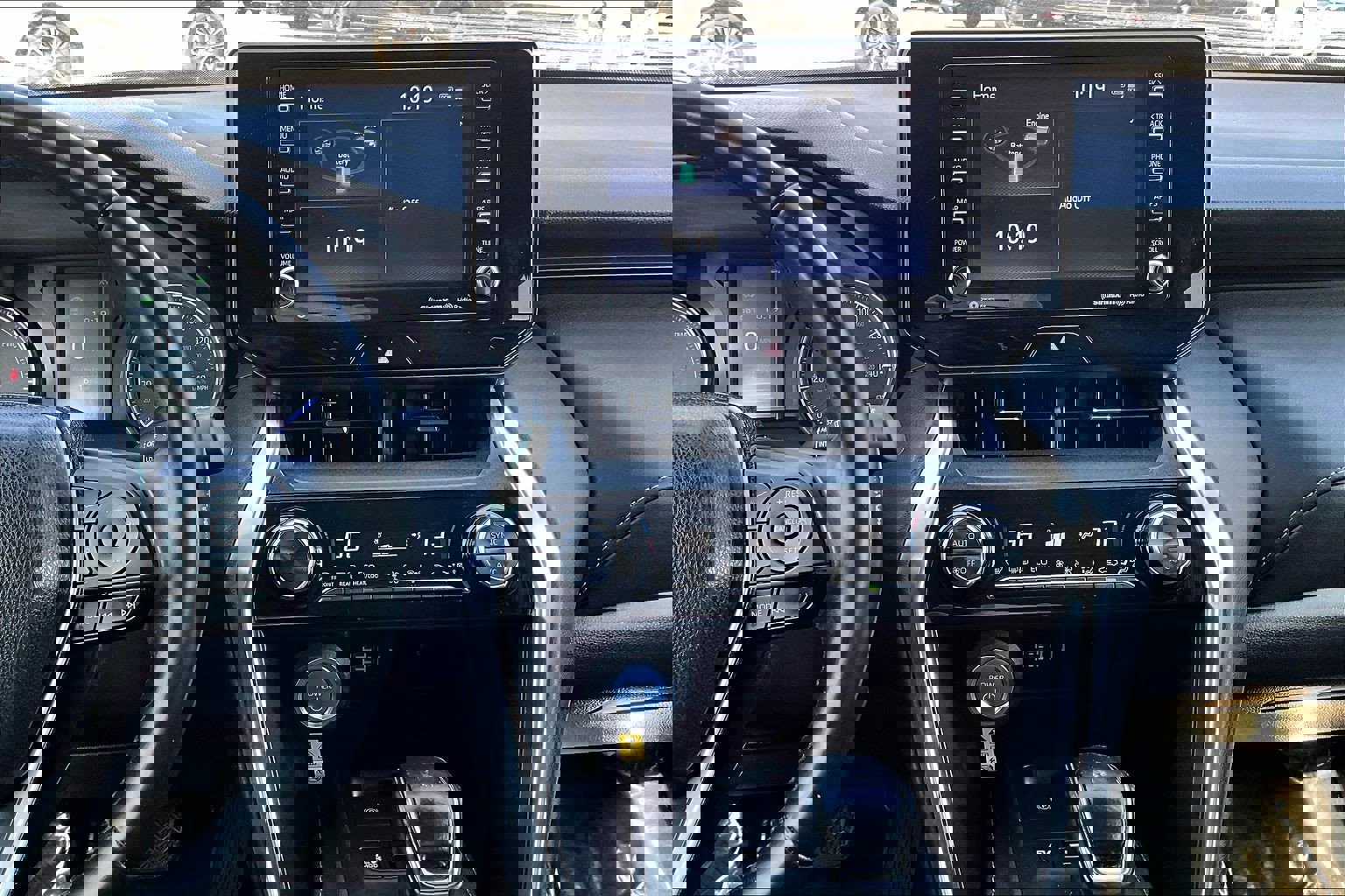 Used 2021 Toyota Venza LE image 6