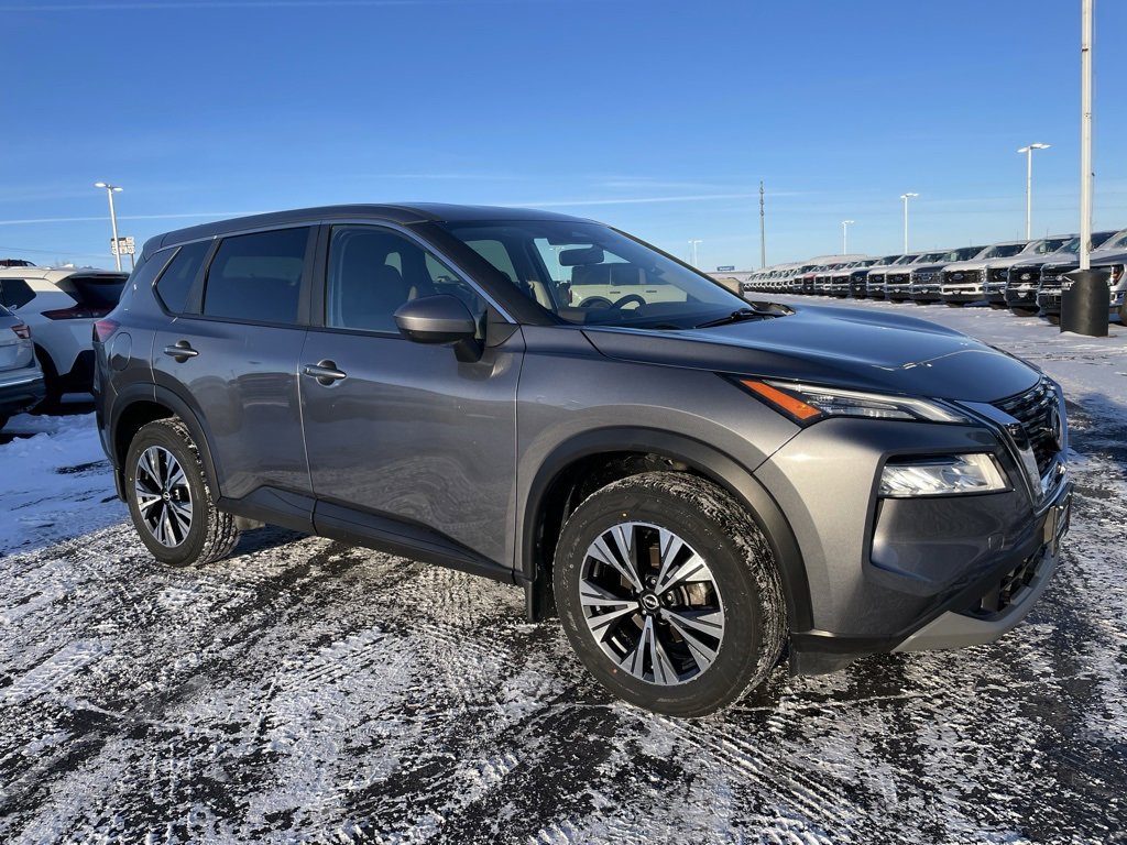 Used 2023 Nissan Rogue SV image 2