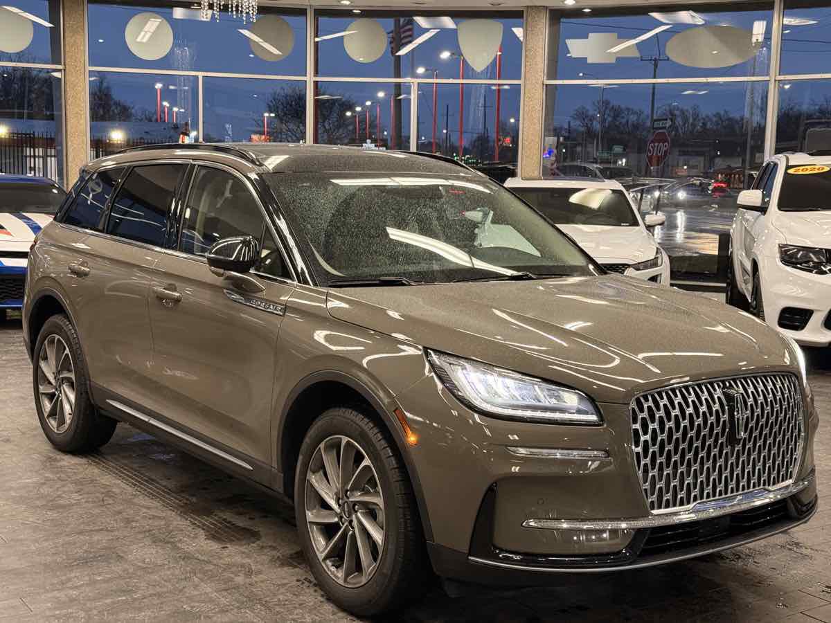 Used 2025 Lincoln Corsair AWD w/ Equipment Group 101A image 1
