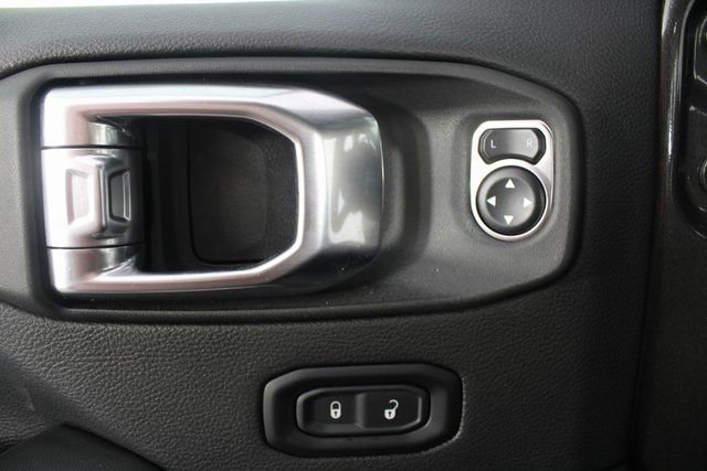 Used 2025 Jeep Wrangler Unlimited Sahara image 14