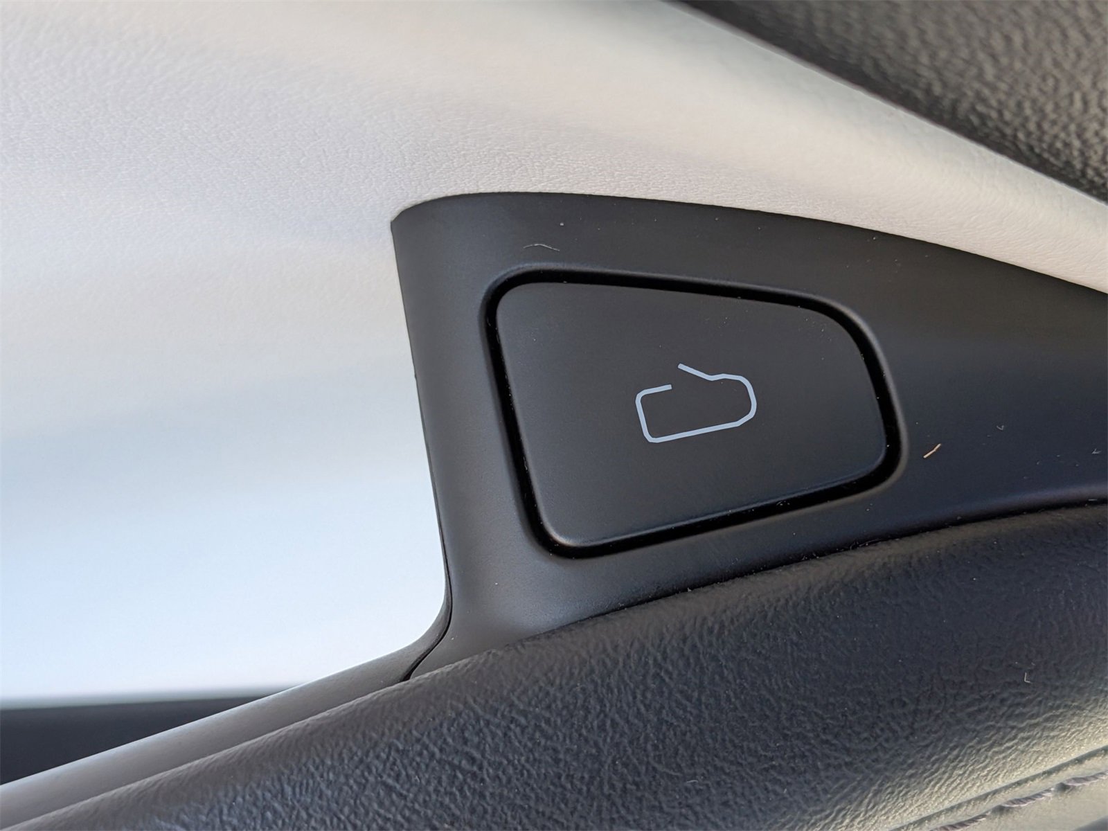 Used 2022 Tesla Model Y Performance image 27