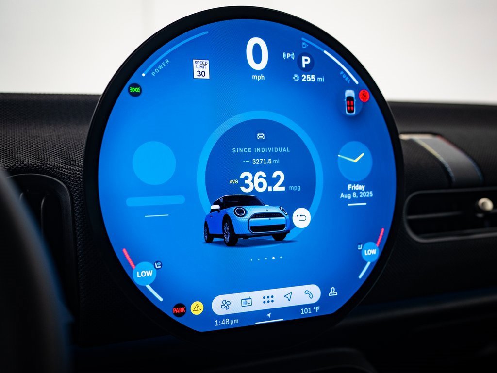 Certified 2025 MINI Cooper 2-Door Hardtop image 26