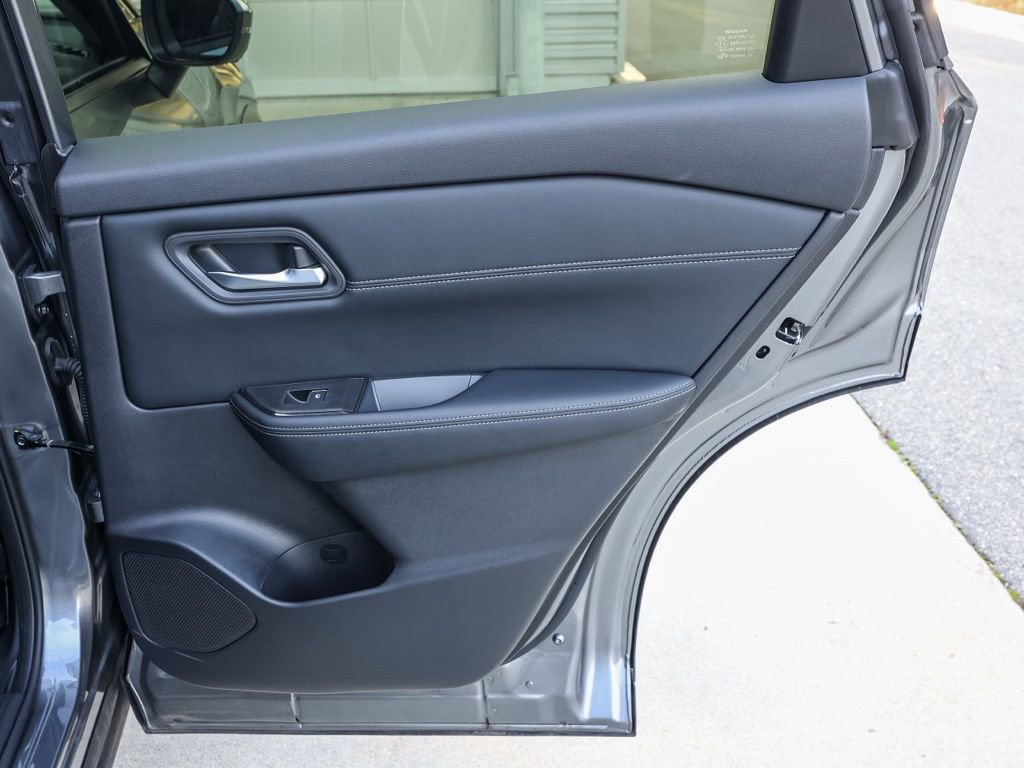 Used 2025 Nissan Rogue SL image 19