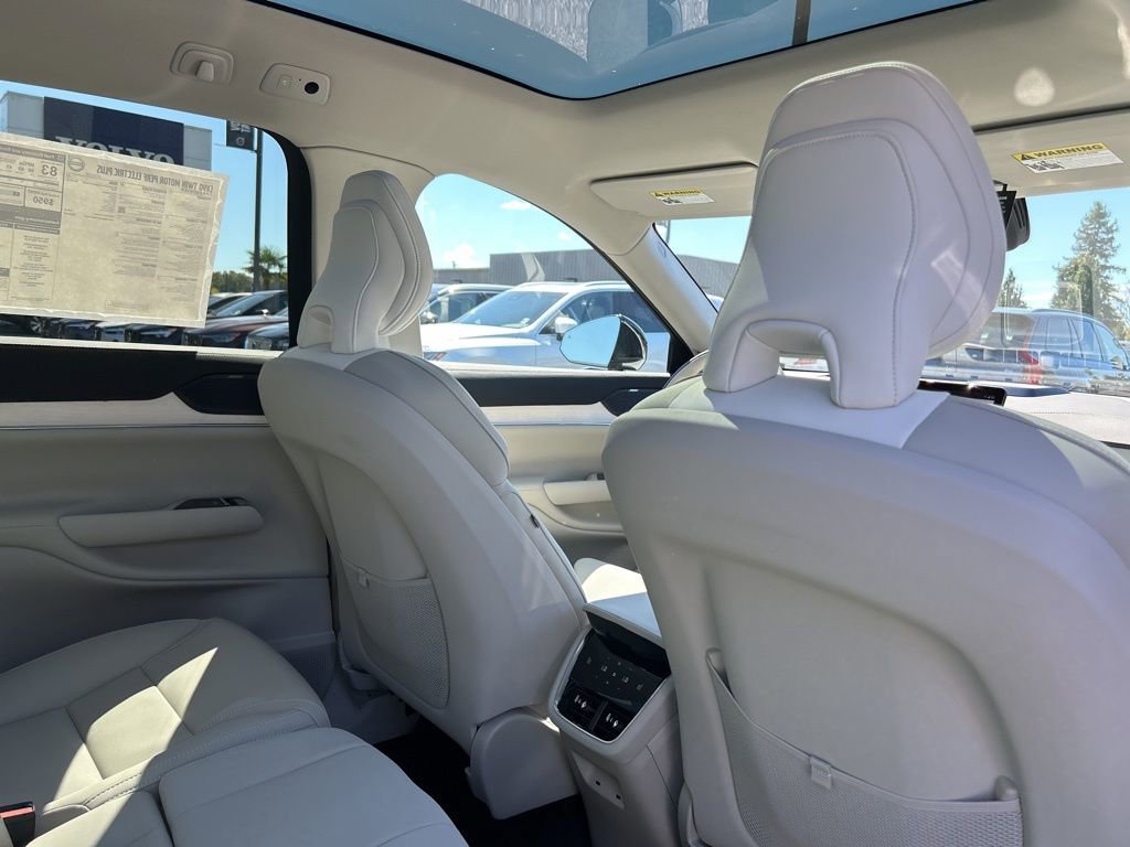 New 2025 Volvo EX90 Plus image 8