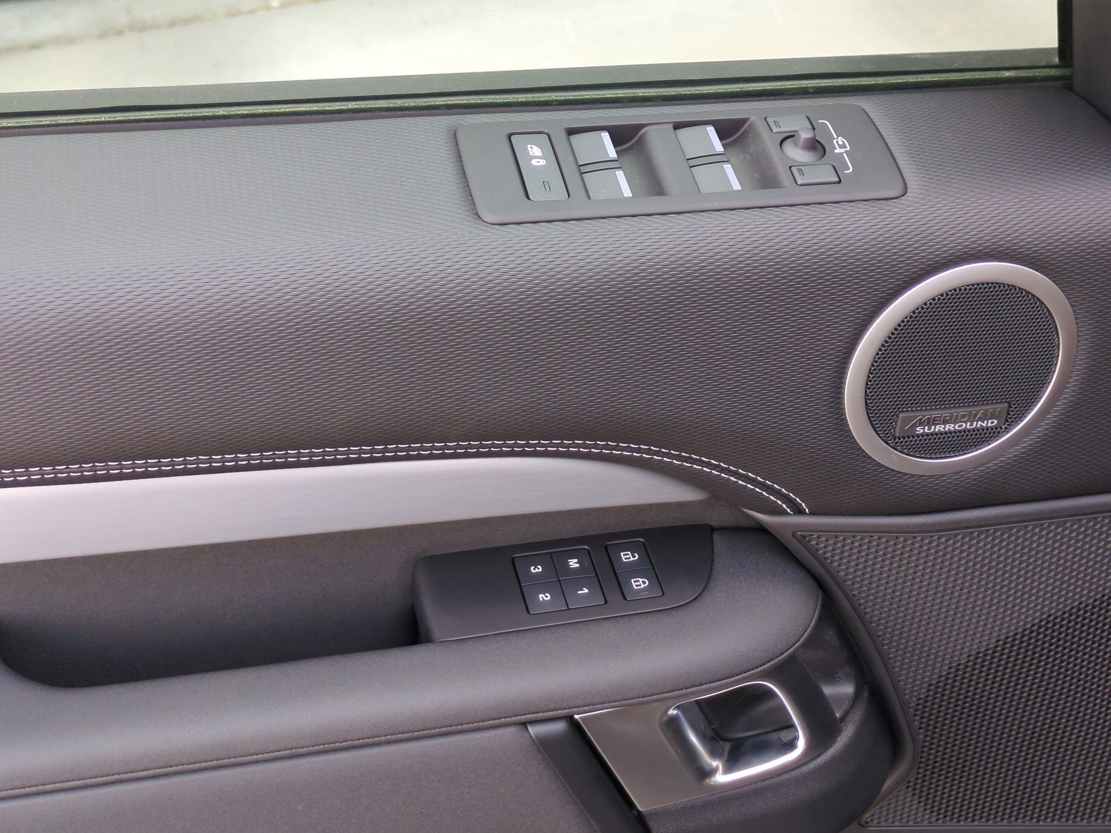 New 2026 Land Rover Discovery Dynamic SE image 11