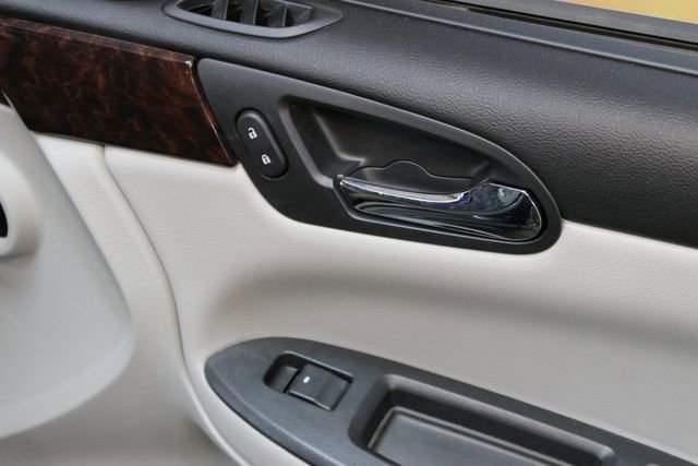 Used 2013 Chevrolet Impala LTZ FWD image 9