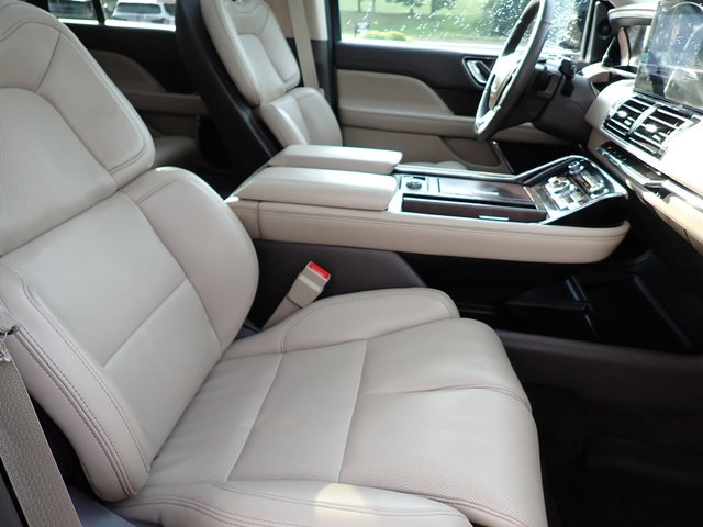 Certified 2024 Lincoln Navigator Premiere image 11