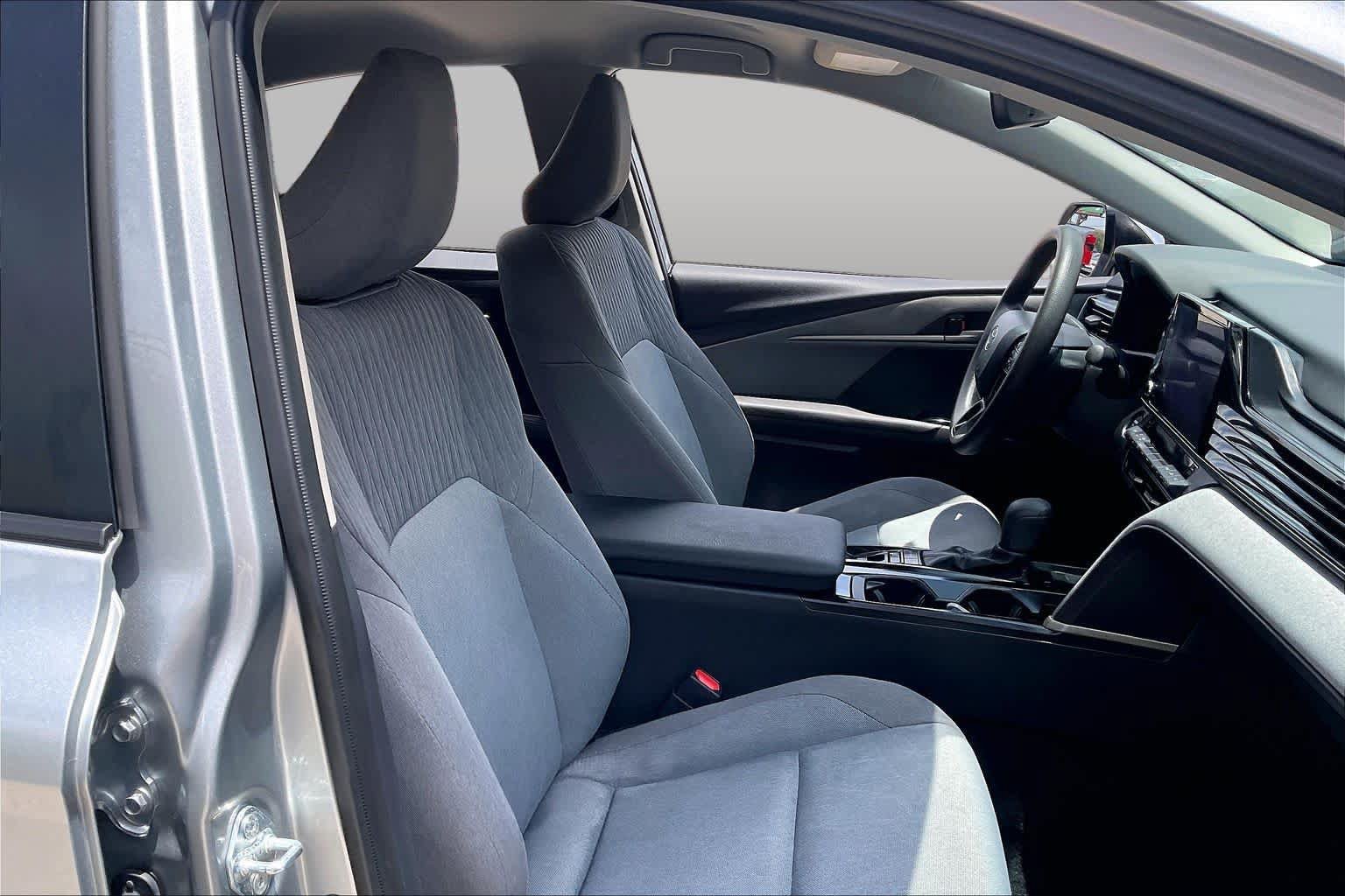 Used 2025 Toyota Camry LE w/ Convenience Package FWD image 9