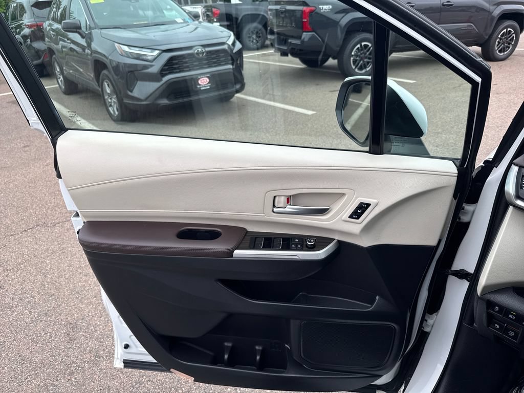Used 2023 Toyota Sienna Platinum AWD/4WD image 57