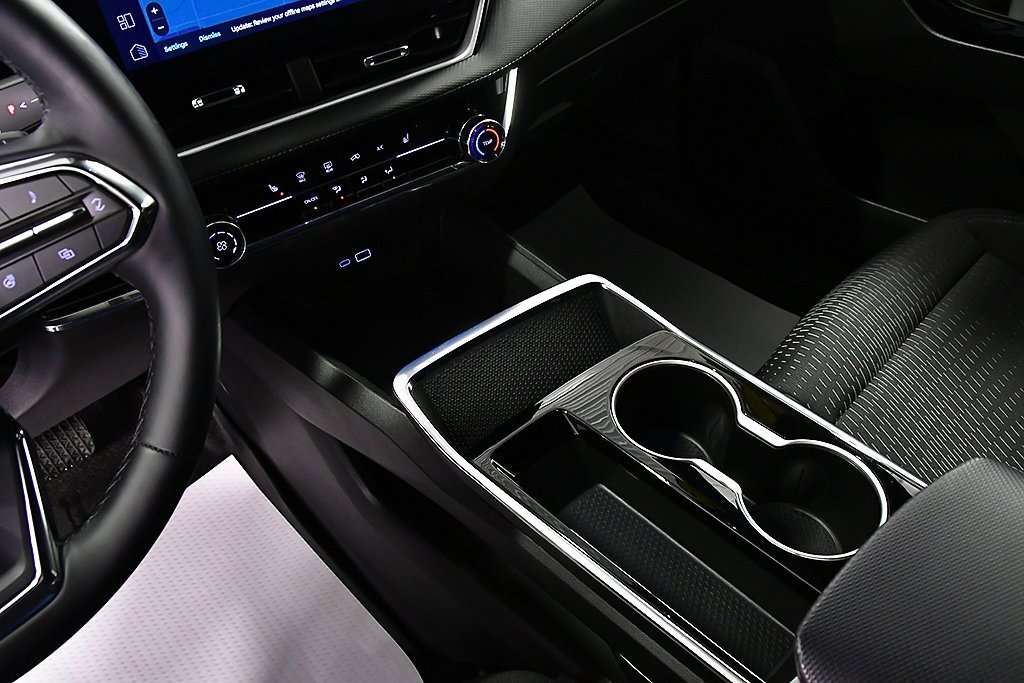 Used 2025 Chevrolet Equinox LT w/ Safety and Technology Package image 21